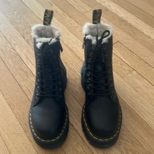 Dr. Martens Women’s Jadon FL 8 Eye Boots, Black w/Faux-Shearling 6 US Women’s